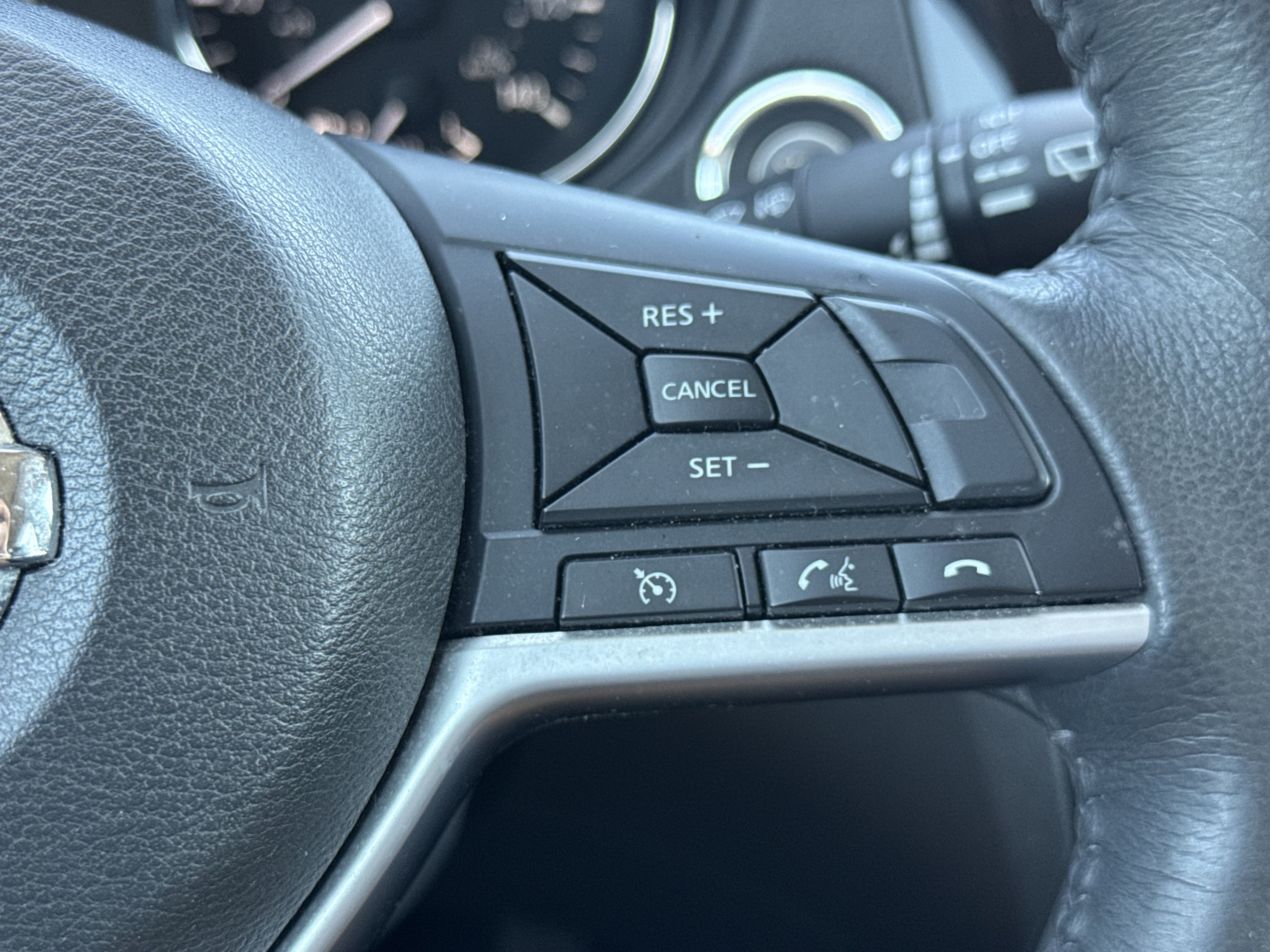 Used 2017 Nissan Rogue SL w/ SL Premium Package FWD image 17