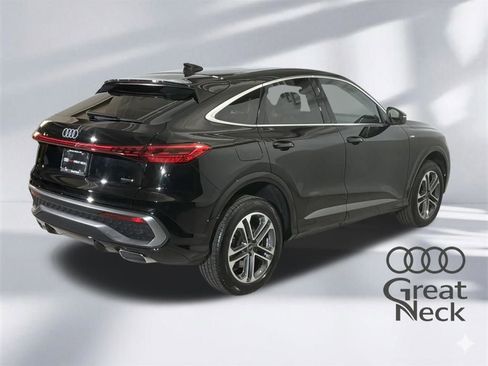 Used 2025 Audi Q5 Premium w/ Convenience Package image 10