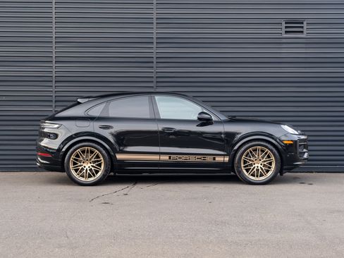 Certified 2025 Porsche Cayenne S image 9