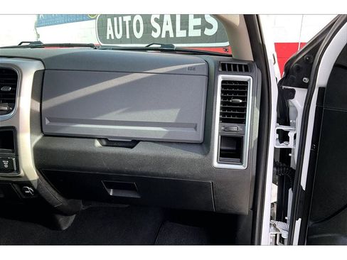 Used 2019 RAM 1500 Classic SLT w/ Luxury Group image 17