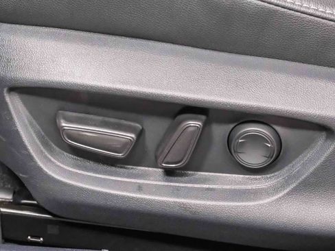 Used 2025 Toyota Camry SE FWD image 27