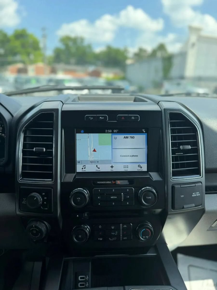 Used 2017 Ford F150 XLT w/ Equipment Group 302A Luxury AWD/4WD image 15