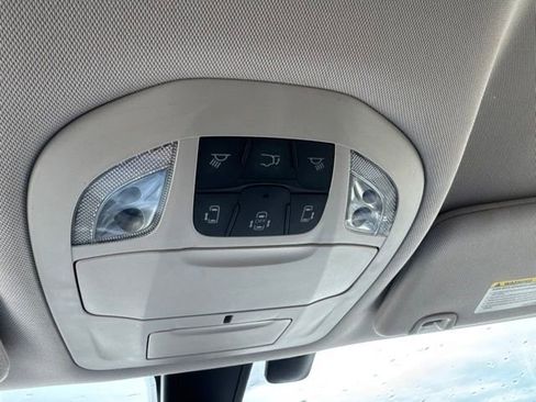 Used 2017 Chrysler Pacifica Touring-L FWD image 29