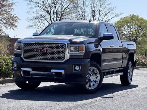 Used 2015 GMC Sierra 2500 Denali w/ Duramax Plus Package AWD/4WD image 3