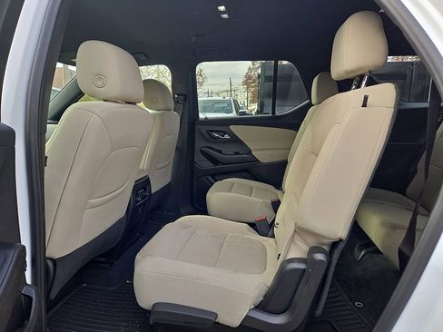 Used 2023 Chevrolet Traverse LT image 15