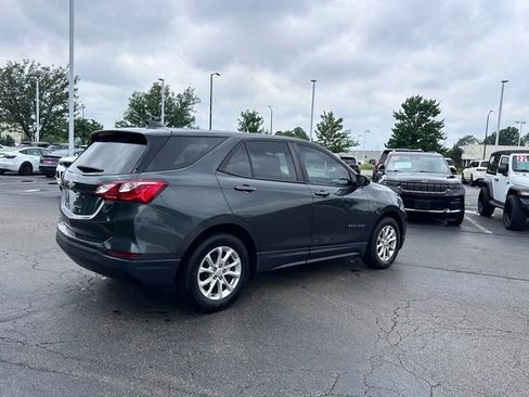 Used 2020 Chevrolet Equinox LS w/ LPO, Floor Liner Package FWD image 9