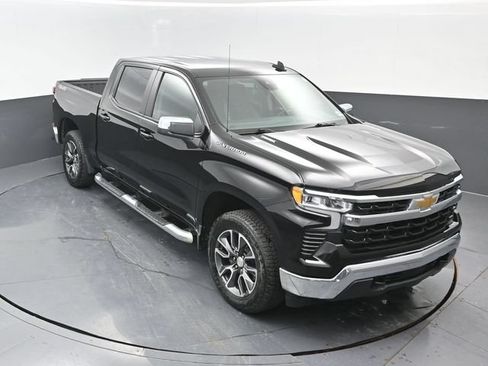 Used 2024 Chevrolet Silverado 1500 LT AWD/4WD image 18