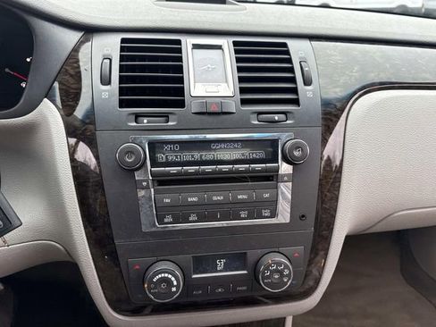 Used 2010 Cadillac DTS Luxury image 27