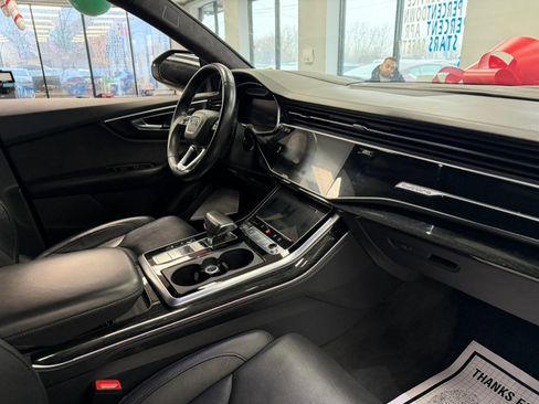 Used 2019 Audi Q8 Prestige w/ Luxury Package image 40