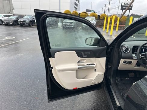 Used 2023 Mercedes-Benz GLB 250 4MATIC image 28