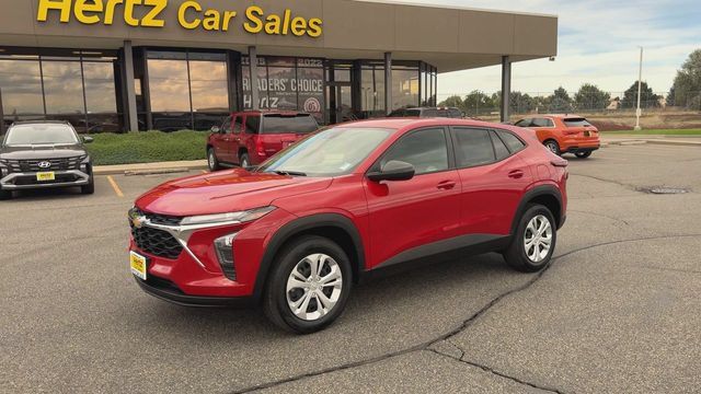 Used 2026 Chevrolet Trax LS FWD image 4