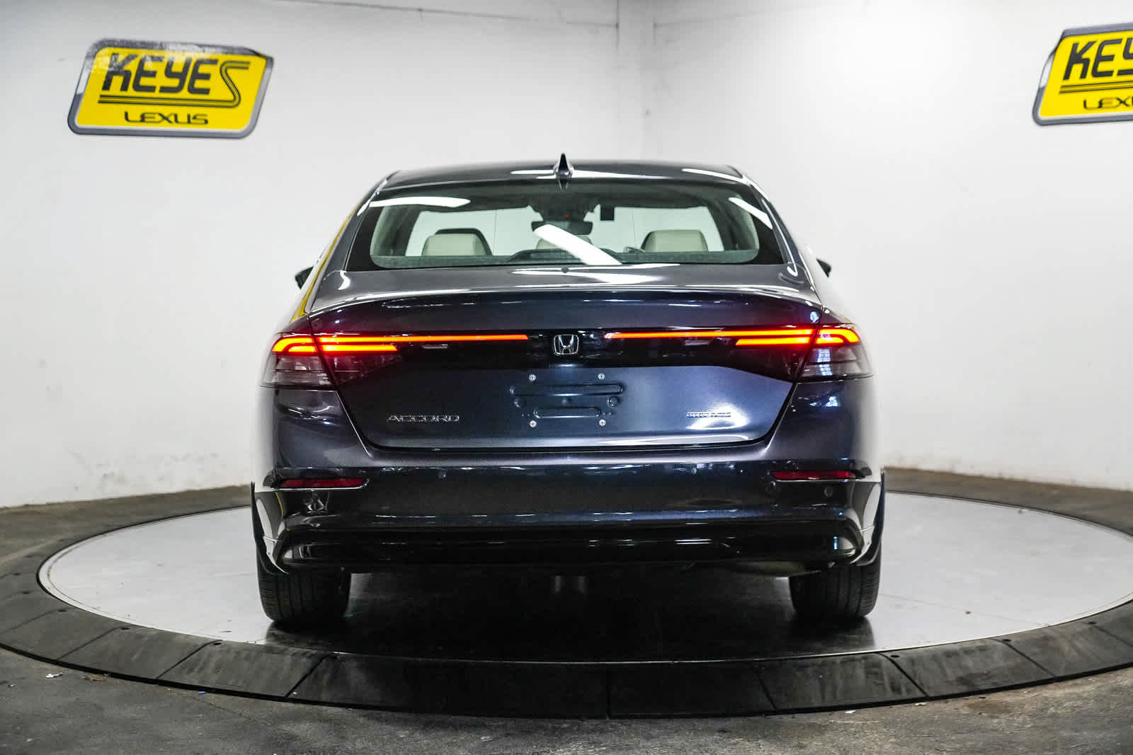 Used 2023 Honda Accord EX-L image 5