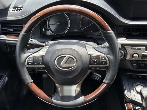 Used 2016 Lexus ES 350 w/ Luxury Package w/Wood Trim FWD image 24