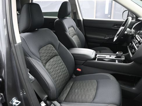 Certified 2025 Nissan Pathfinder SV FWD image 15