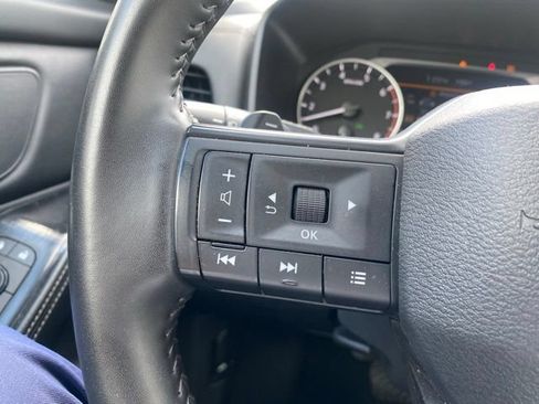 Used 2025 Nissan Rogue SV AWD/4WD image 14