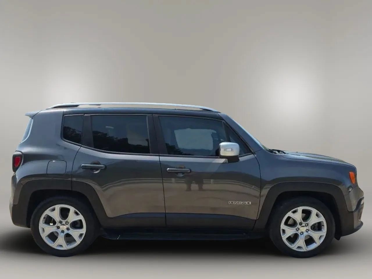 Used 2018 Jeep Renegade Limited w/ UConnect 8.4 Nav Group FWD image 9