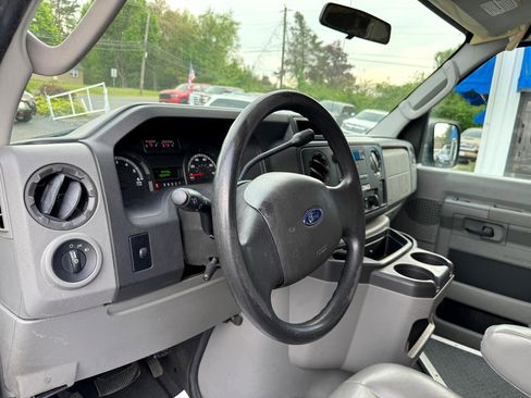 Used 2009 Ford E-250 and Econoline 250 Extended image 10