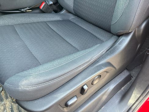 Used 2022 Chevrolet Silverado 1500 LT AWD/4WD image 10
