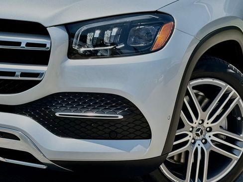 Used 2022 Mercedes-Benz GLS 450 4MATIC w/ Warmth & Comfort Package image 3