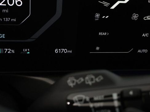 Used 2024 Kia EV9 Land image 16