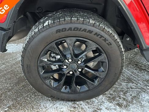 Used 2025 Jeep Wrangler Sahara 4xe image 9