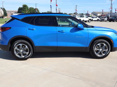Used 2024 Chevrolet Blazer LT w/ Convenience Package FWD image 4