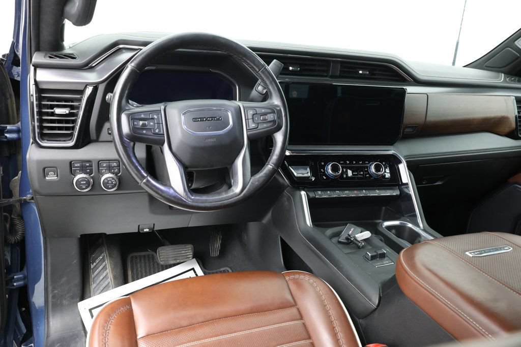 Used 2025 GMC Sierra 3500 Denali Ultimate AWD/4WD image 9