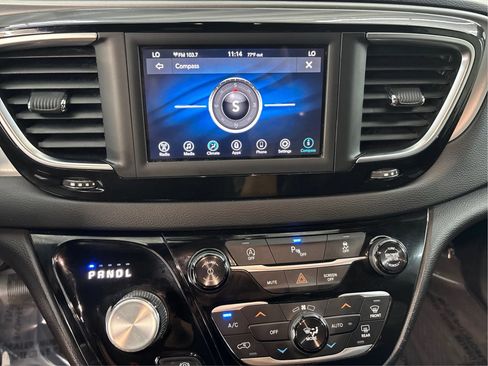 Used 2018 Chrysler Pacifica Touring Plus w/ S Appearance Package FWD image 33