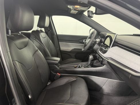 Used 2023 Jeep Compass Latitude AWD/4WD image 10