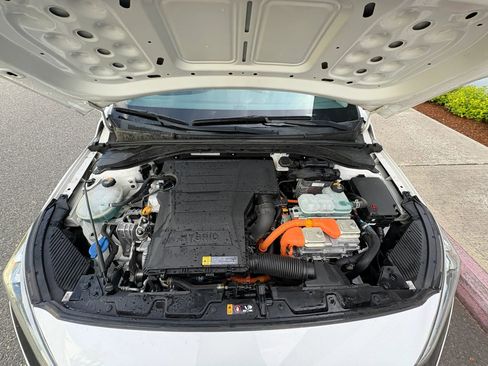 Used 2018 Hyundai Ioniq Blue FWD image 22