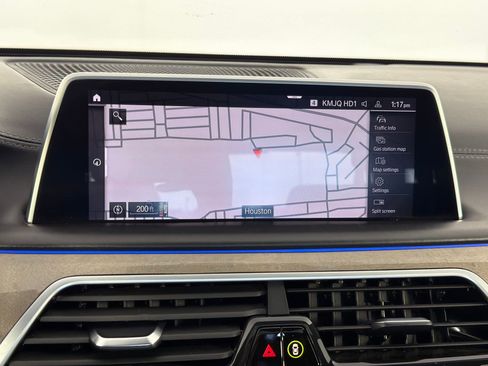 Used 2020 BMW 750i xDrive w/ Executive Package image 26