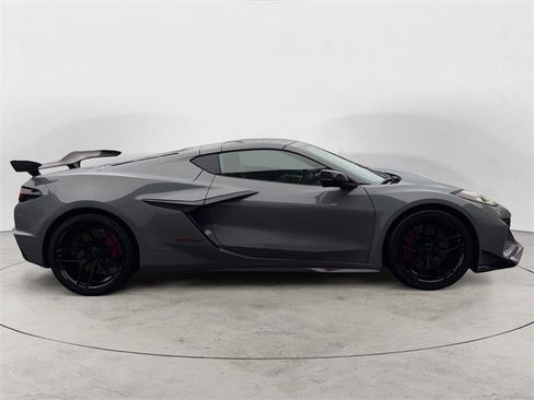 Used 2025 Chevrolet Corvette Z06 image 6