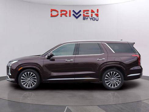 Used 2024 Hyundai Palisade Calligraphy FWD image 2