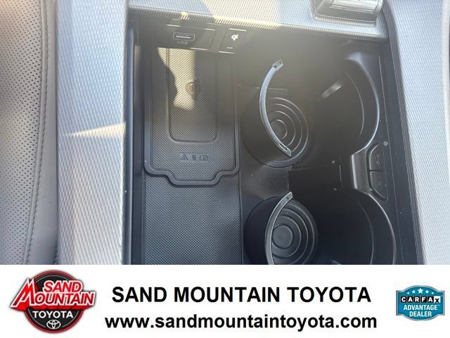 Used 2022 Hyundai Palisade Limited FWD image 17
