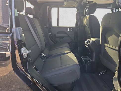 Used 2020 Jeep Gladiator Overland AWD/4WD image 19