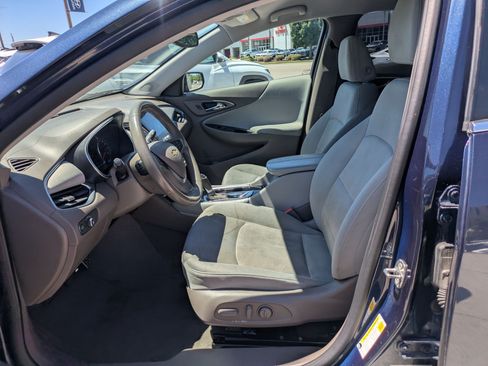 Used 2017 Chevrolet Malibu LT FWD image 17