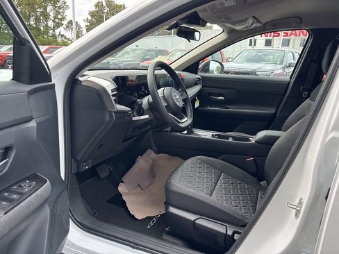 New 2026 Nissan Kicks SV image 13