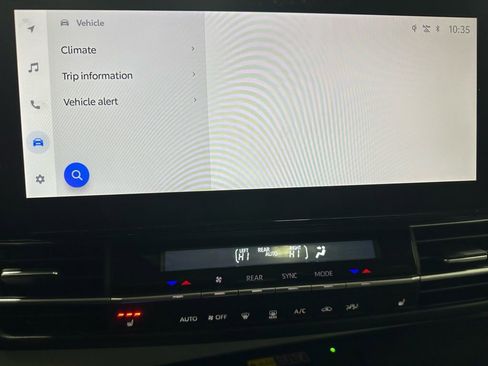 Used 2025 Toyota Sienna XLE image 30