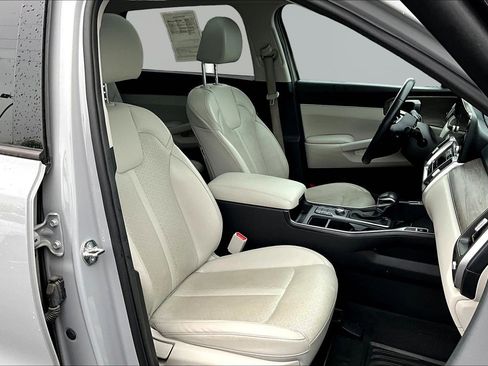 Used 2023 Kia Sorento S w/ Panoramic Sunroof Package AWD/4WD image 29