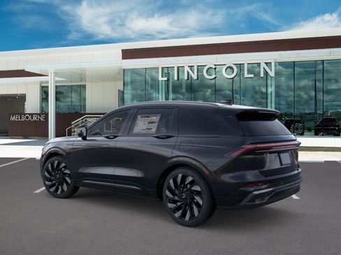 New 2025 Lincoln Nautilus Reserve image 4