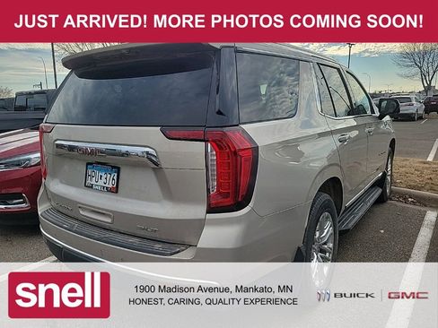 Used 2022 GMC Yukon SLT w/ SLT Luxury Package image 3