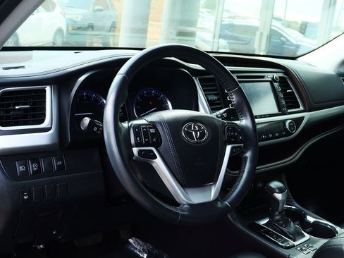 Used 2019 Toyota Highlander XLE image 39