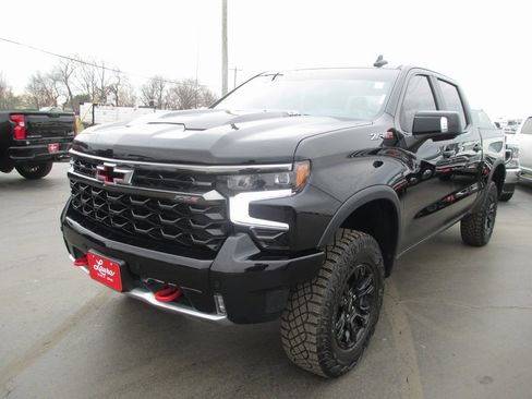 Used 2025 Chevrolet Silverado 1500 ZR2 w/ Technology Package image 10