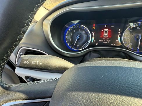 Used 2022 Chrysler Pacifica Touring-L image 31