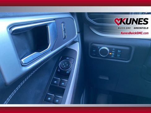 Used 2023 Ford Explorer XLT image 23