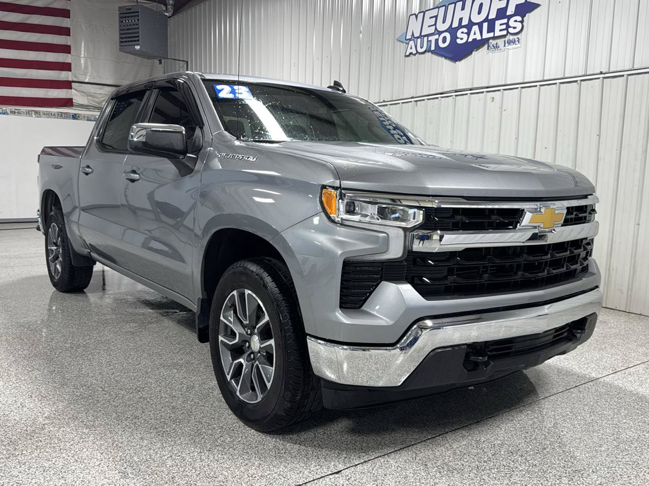 Used 2023 Chevrolet Silverado 1500 LT AWD/4WD image 2