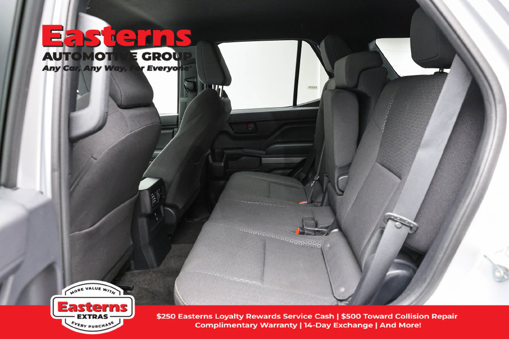 Used 2025 Toyota 4Runner SR5 AWD/4WD image 22