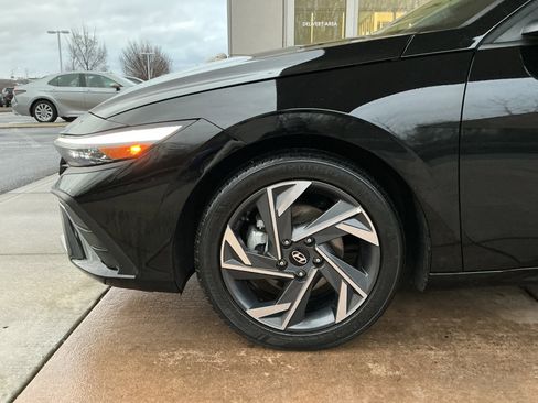 Used 2025 Hyundai Elantra Sport image 25