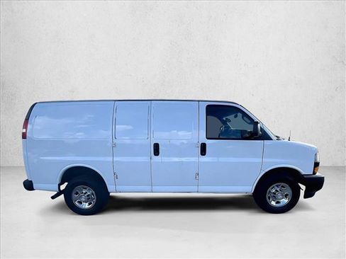 Used 2018 Chevrolet Express 2500 RWD image 5