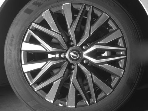 Used 2025 Nissan Altima 2.5 SV FWD image 13